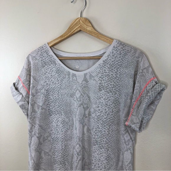 Lululemon Weekend Short Sleeve Desert Snake White Silver Fox / White size 10 - Picture 3 of 11